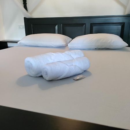 La Fiesta Bed & Breakfast เวลิกามา ห้อง รูปภาพ