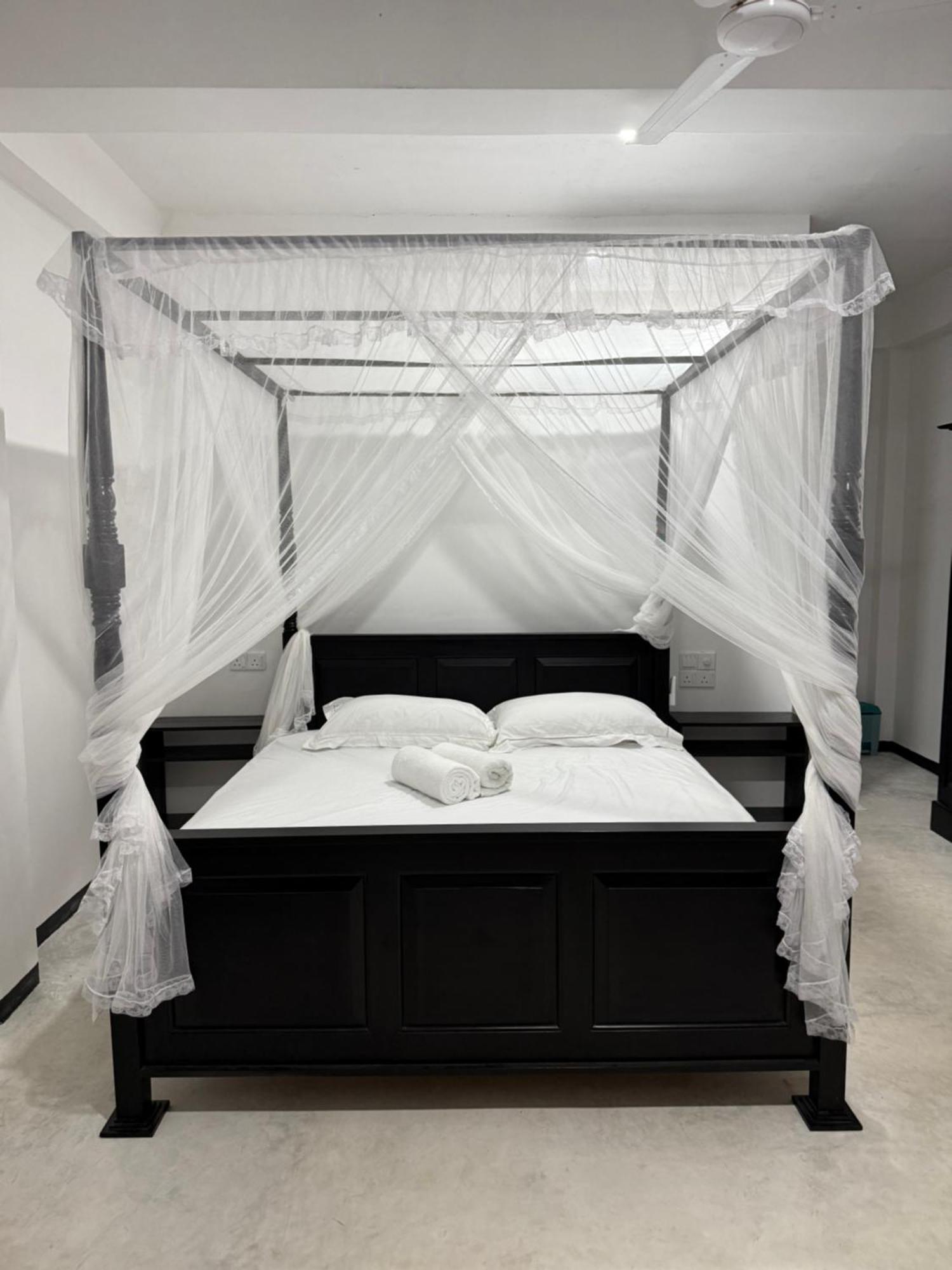 La Fiesta Bed & Breakfast เวลิกามา ภายนอก รูปภาพ