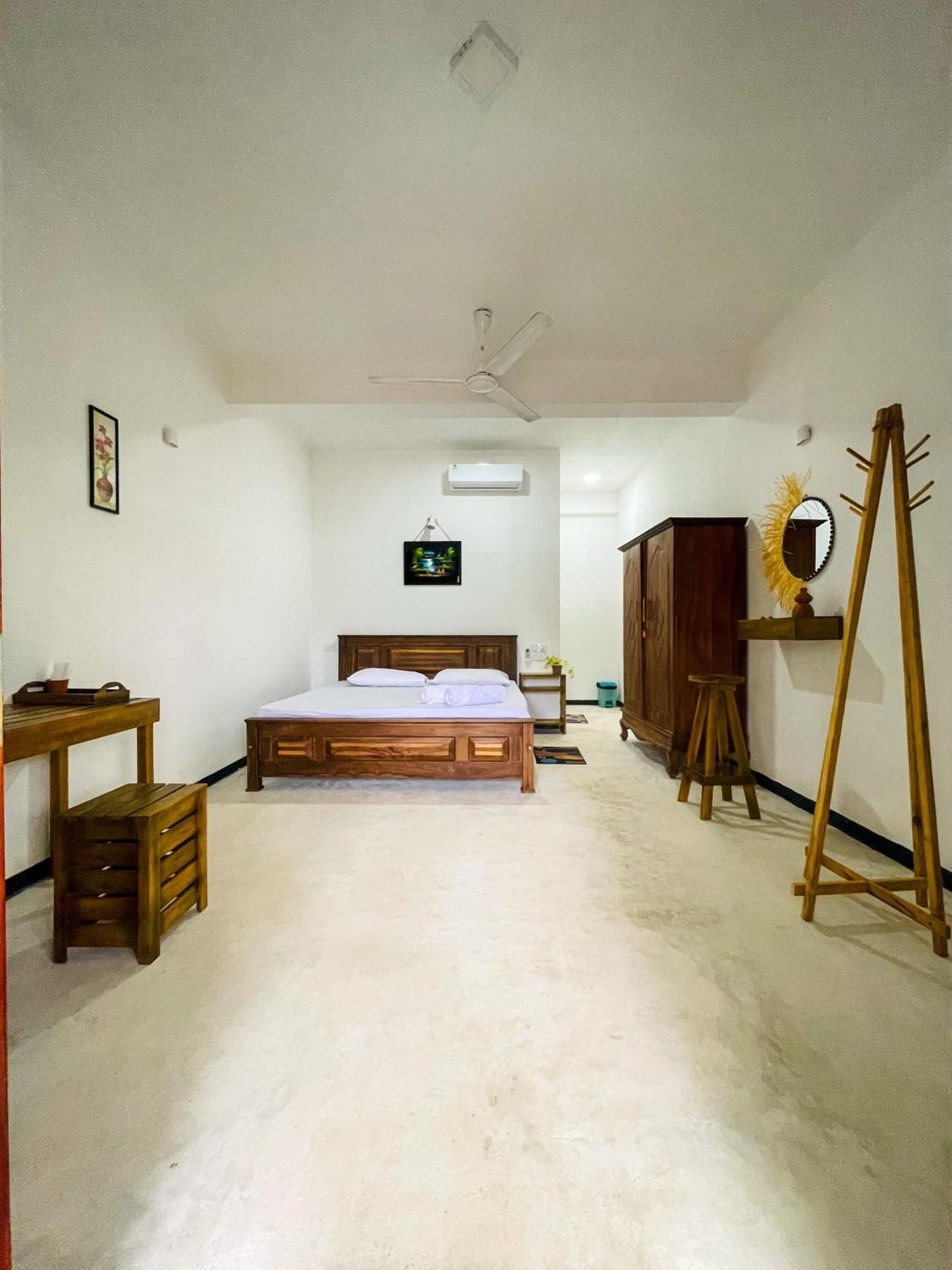 La Fiesta Bed & Breakfast เวลิกามา ภายนอก รูปภาพ