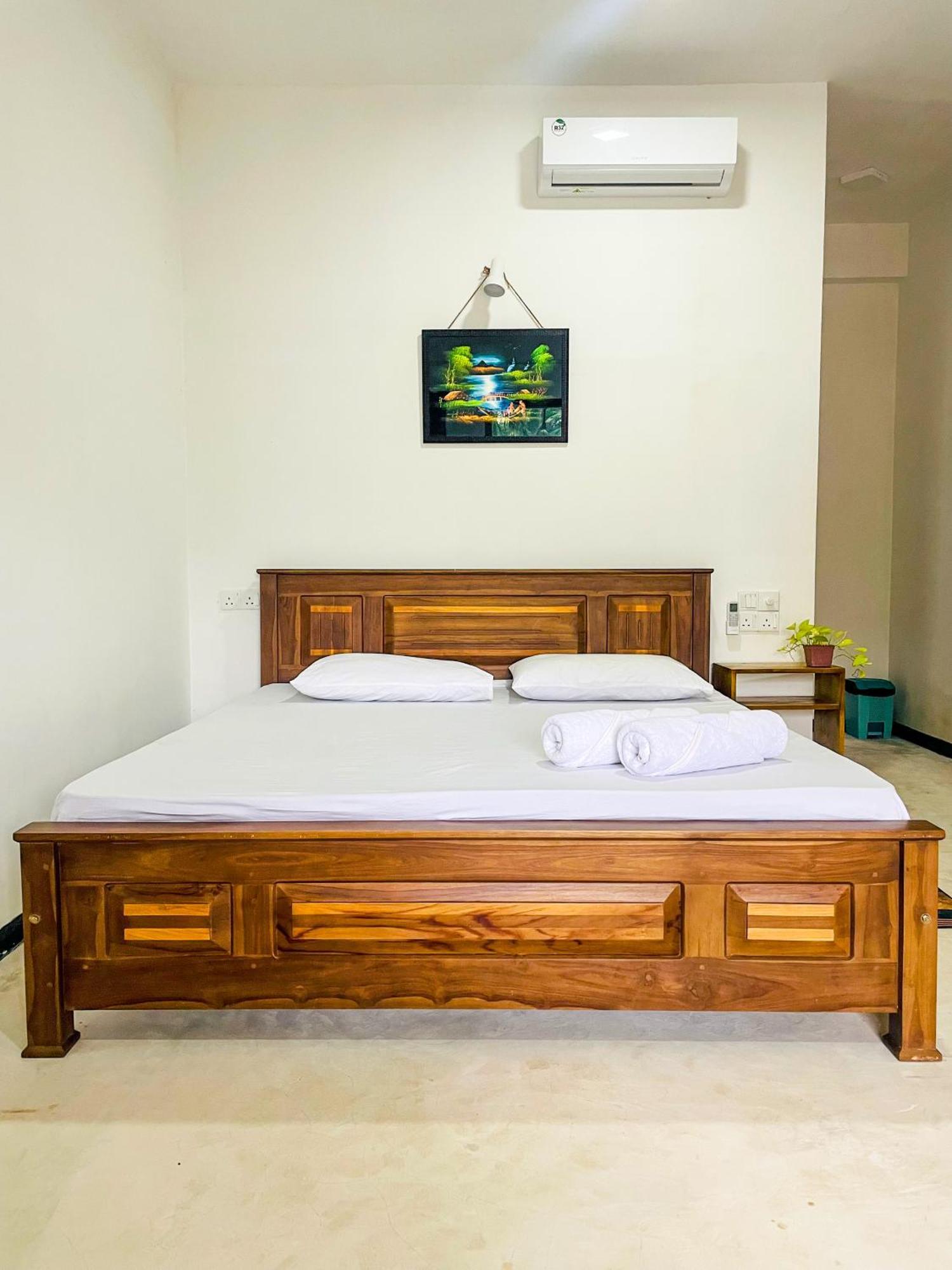 La Fiesta Bed & Breakfast เวลิกามา ภายนอก รูปภาพ